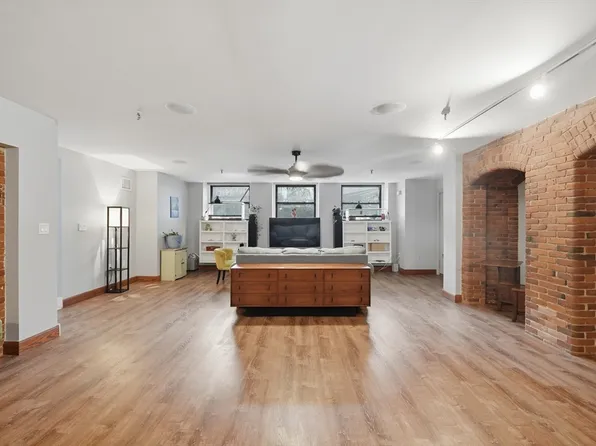 235 State St APT 111, Springfield, MA 01103