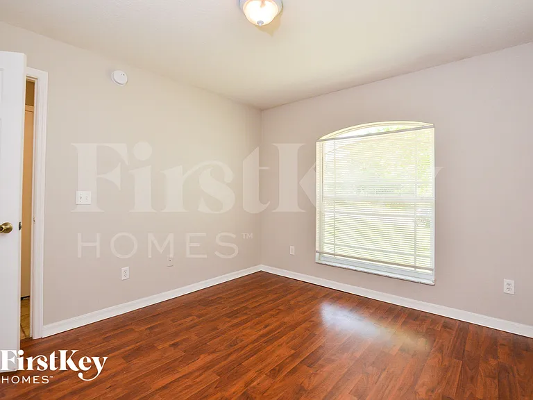 1391 W Blue Springs Ave — Photo 12