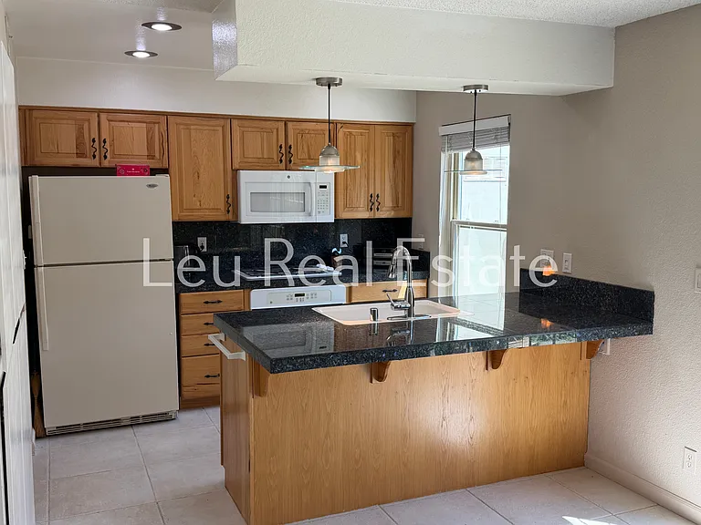 2223 Bridlewood Dr — Photo 2