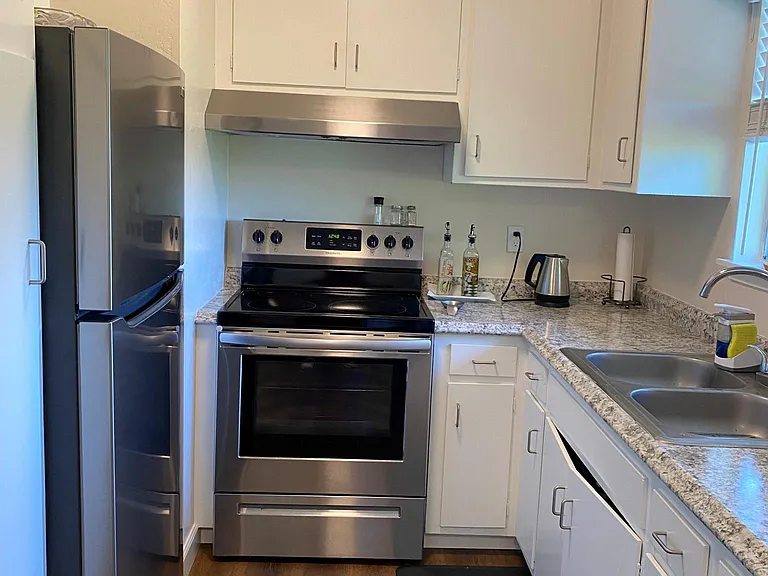 737 Donald St — Photo 5