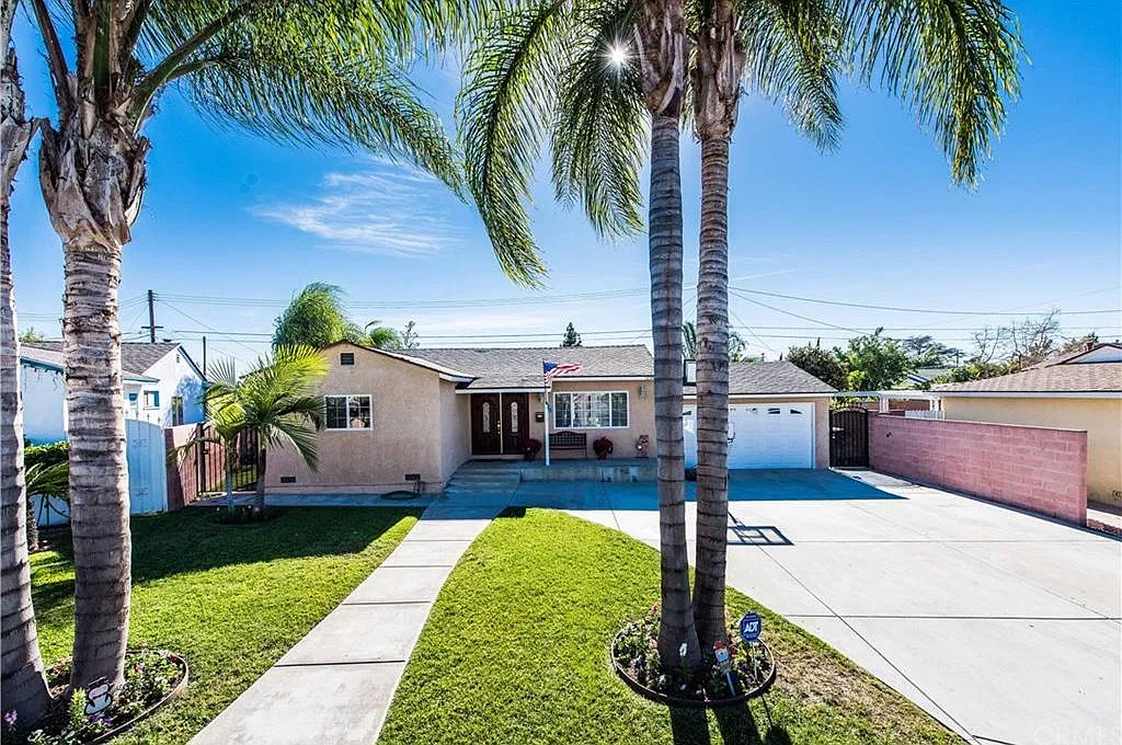 3 bed, 1.5 bath, 1005 sqft, $4,495 — Photo 1