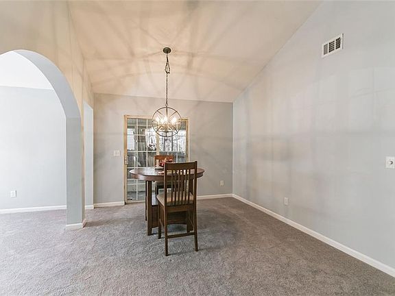 5th image of 312 Parkview Pl