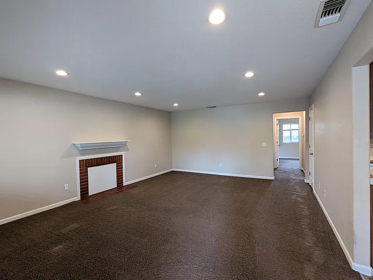 5600 Moddison Ave — Photo 2