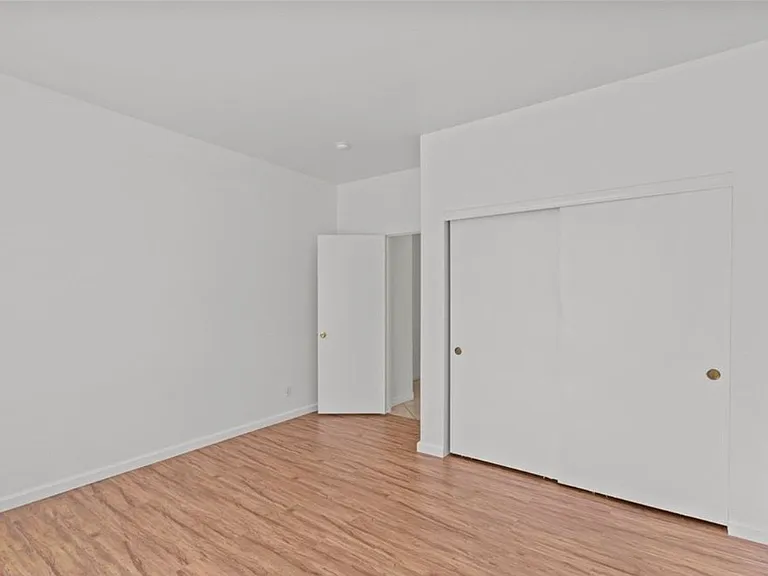 1424 Still Creek Ave — Photo 7