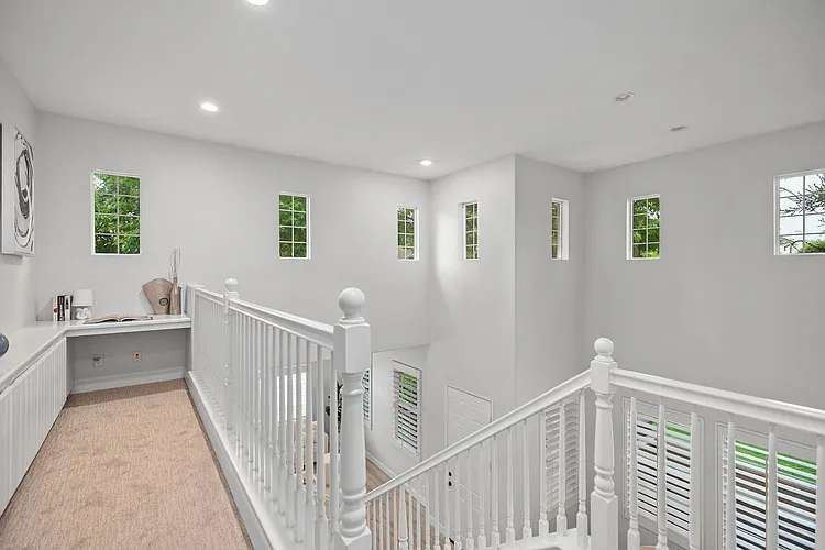 4 bed, 2082 sqft, $6,100 — Photo 3