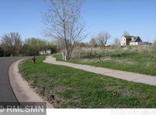 29412 Morningside Ct, Lindstrom, MN 55045