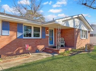 8 Wheatland Dr, Hampton, VA 23666