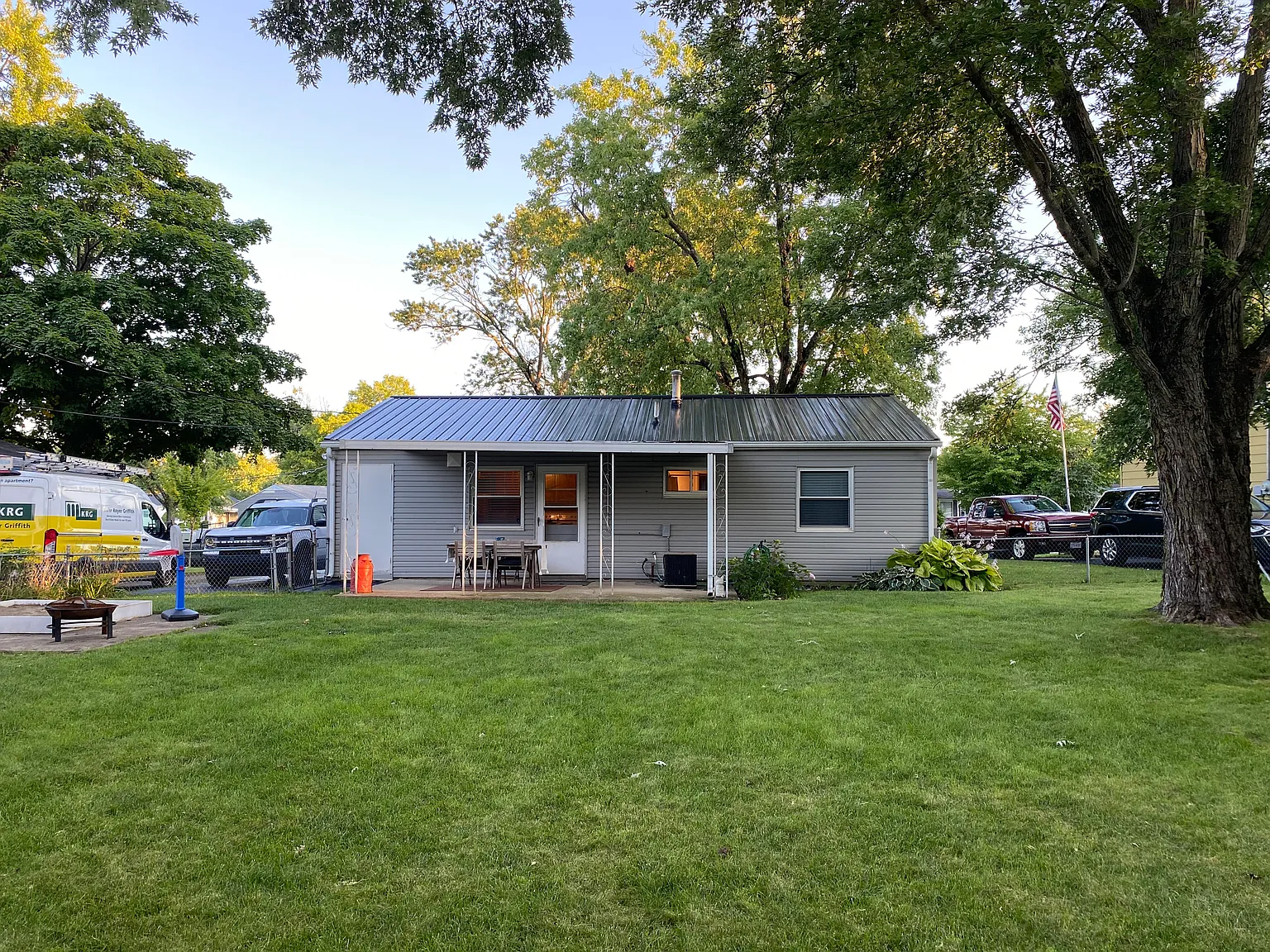 4498 Bolon Ave — Photo 2