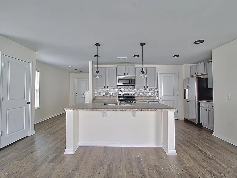 143 Davila St — Photo 6