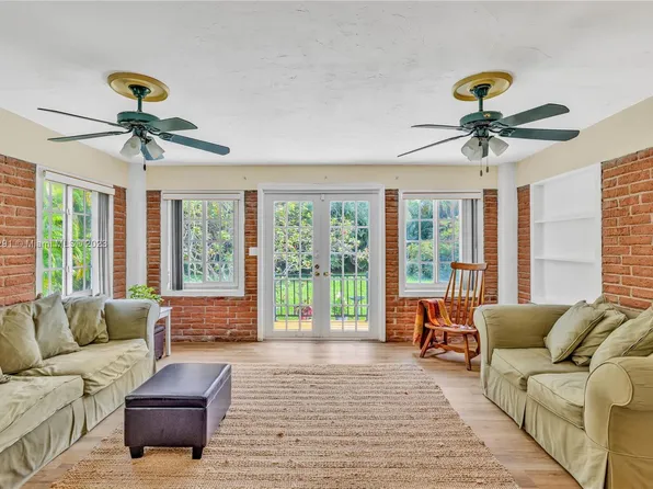 835 NE 115th St, Biscayne Park, FL 33161