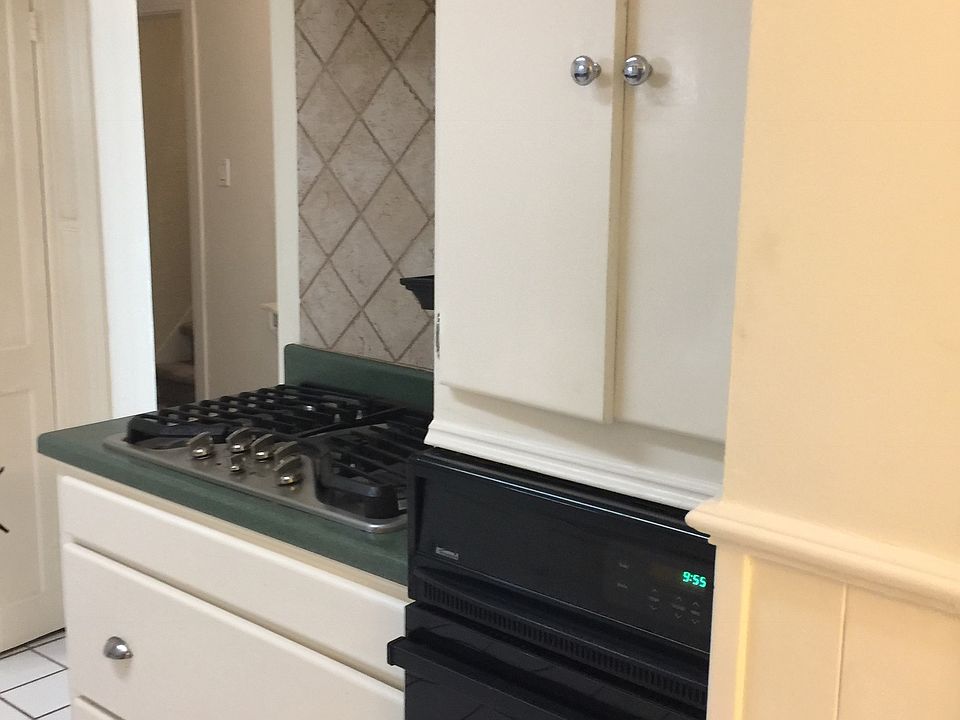 1st image of 1015 W Avenue F