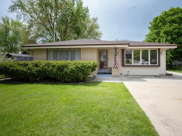 4919 West Cold Spring ROAD #53220, Greenfield, WI 53220