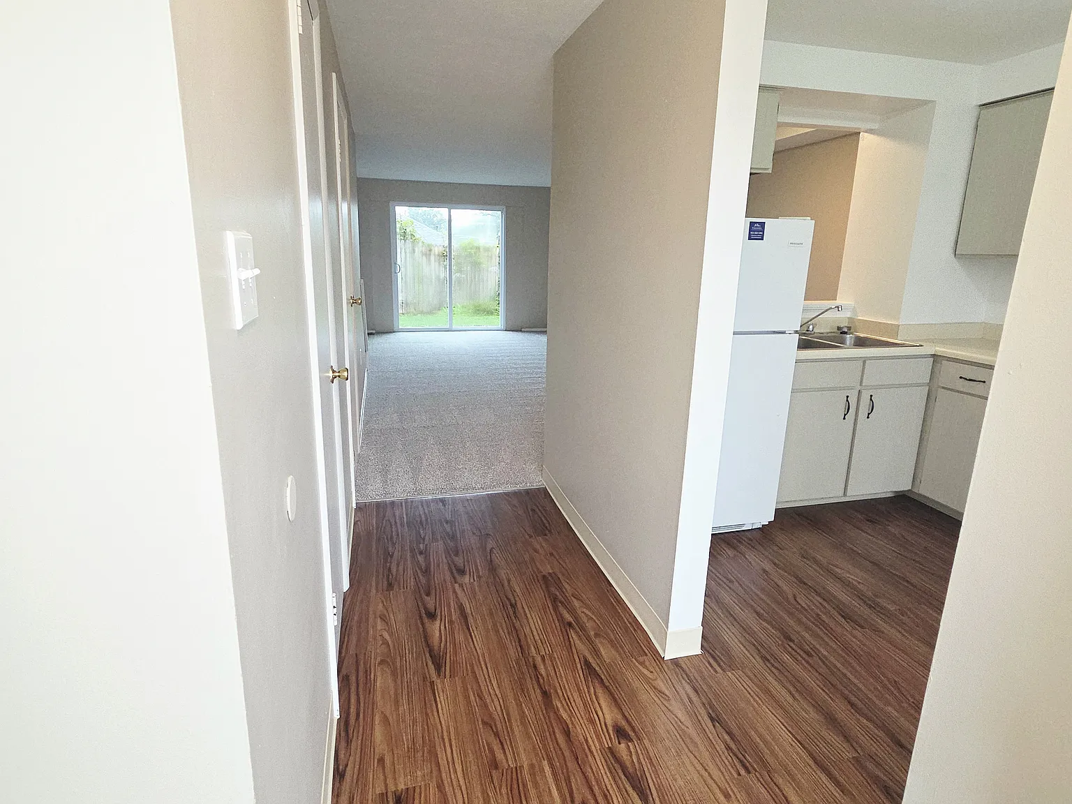 2 bed, 1.5 bath, 1460 sqft, $1,275 — Photo 3