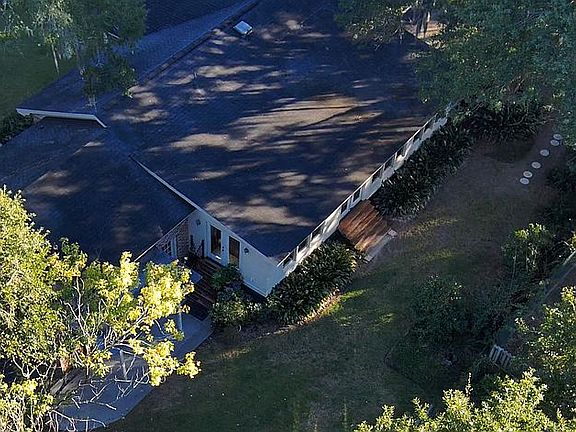 2nd image of 214 Coinbow Dr