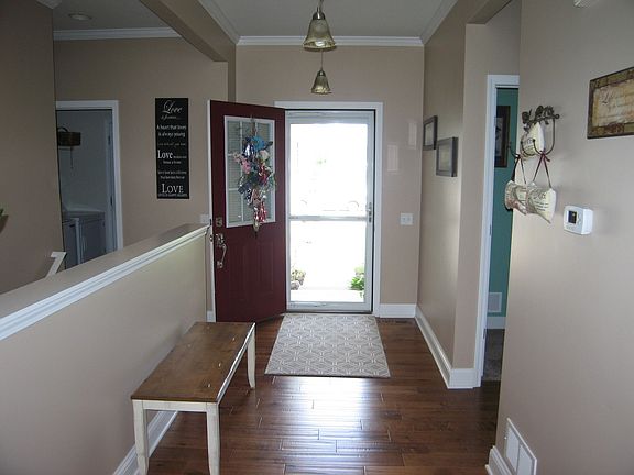 3rd image of 733 Pleasant Dr