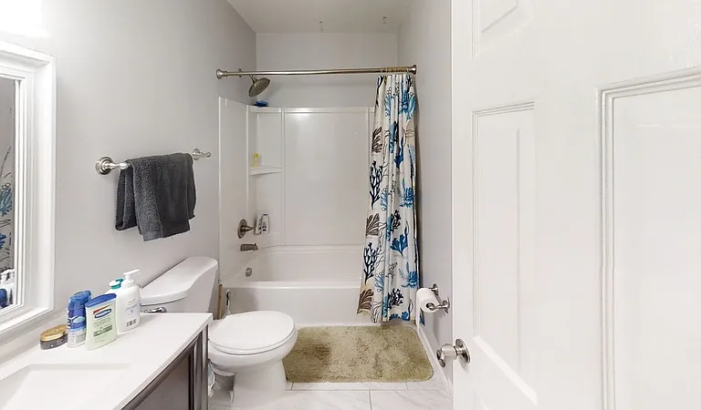 1302 W Huron St — Photo 12