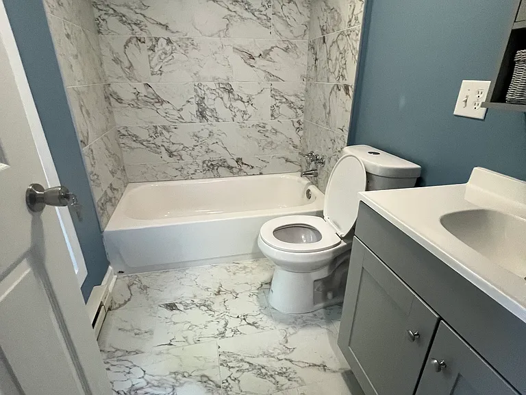 703 Yale St — Photo 16
