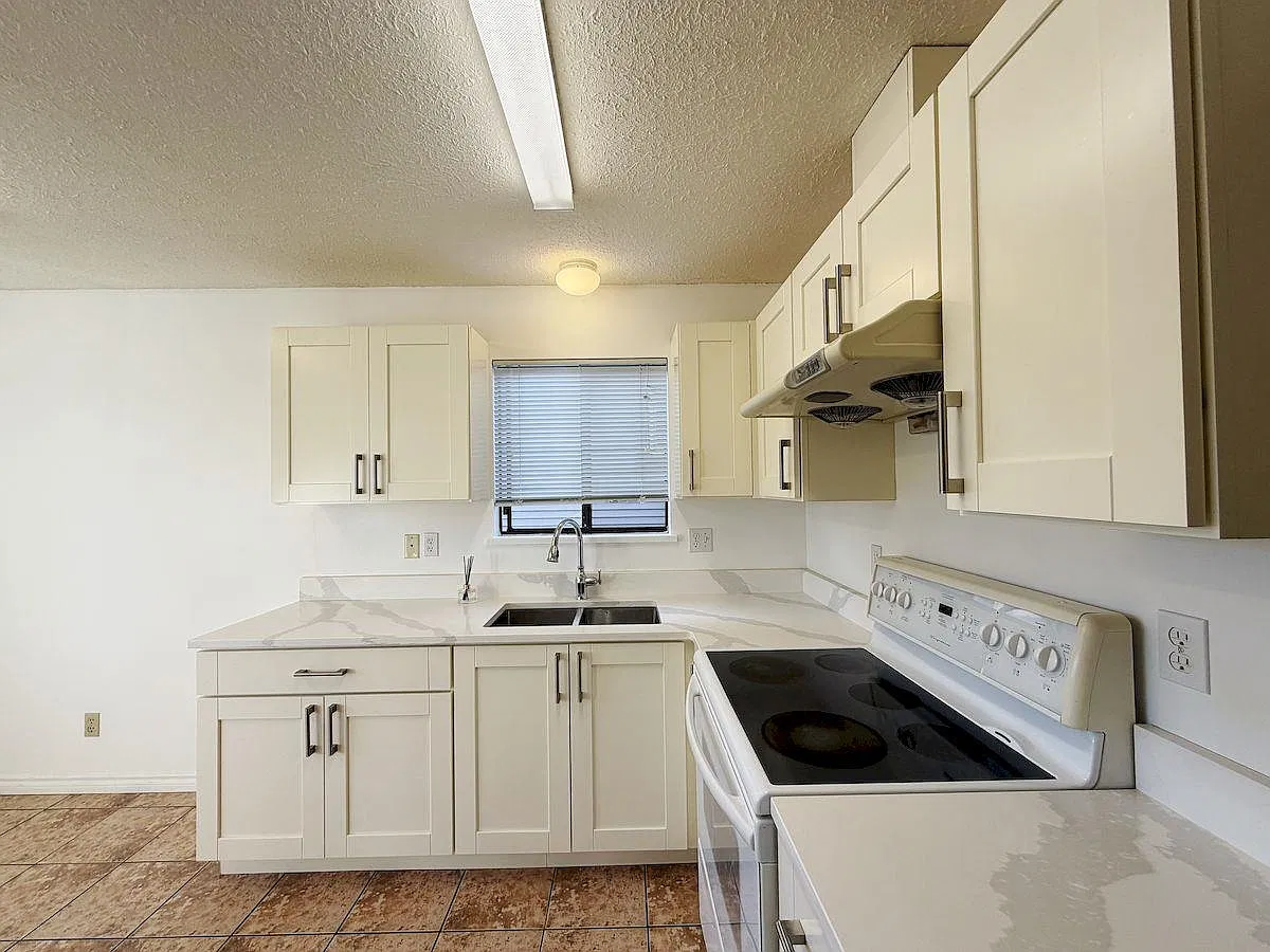 3 bed, 1300 sqft, $3,200 — Photo 4
