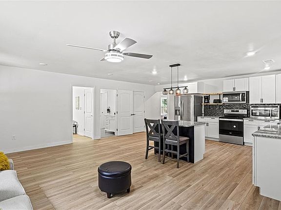 3rd image of 1077 Peeples St SW