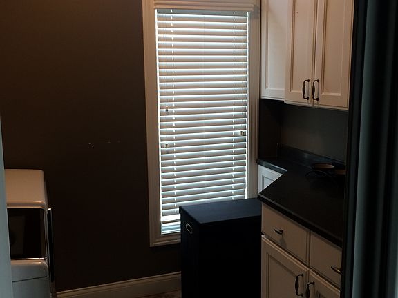 5th image of 975 Greenmantle Dr