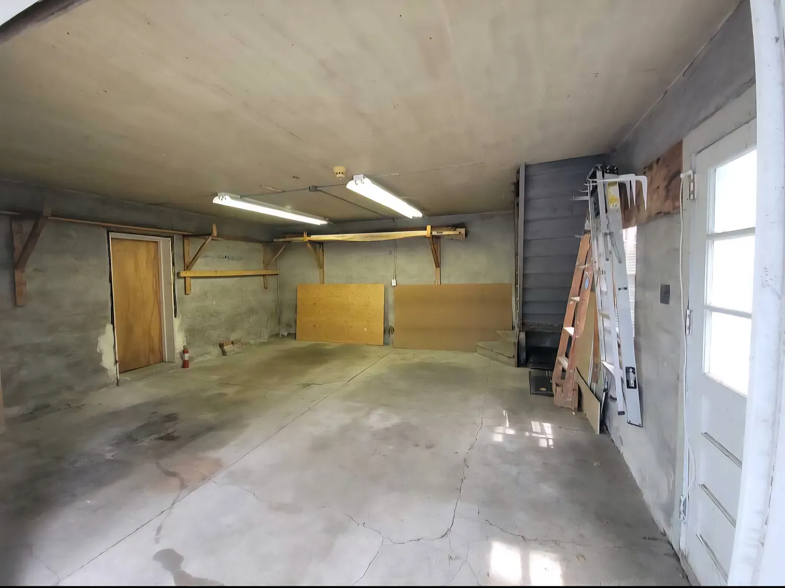 Detached Garage for Rent — Photo 4