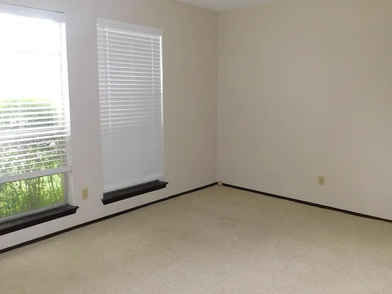 2513 McGregor Dr — Photo 5