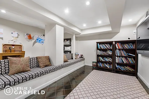 Sold by Leslie J. Garfield | media 15