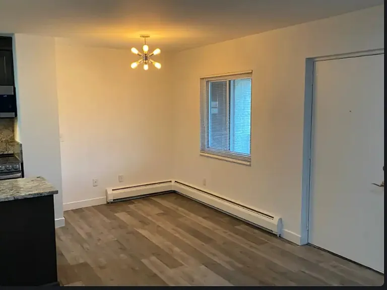 2225 S Jasmine St #302 — Photo 9