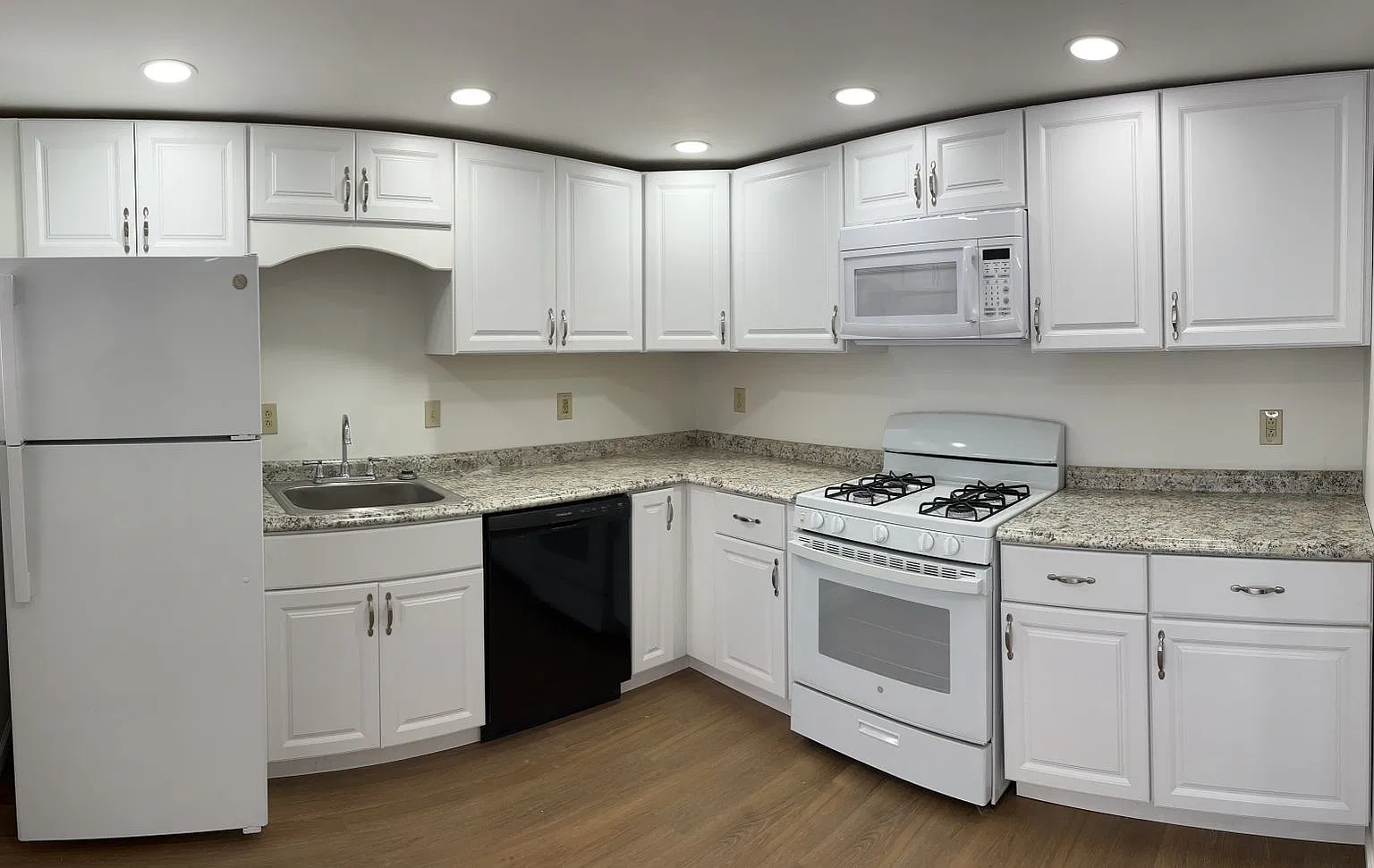 810 North Avenue — Photo 3