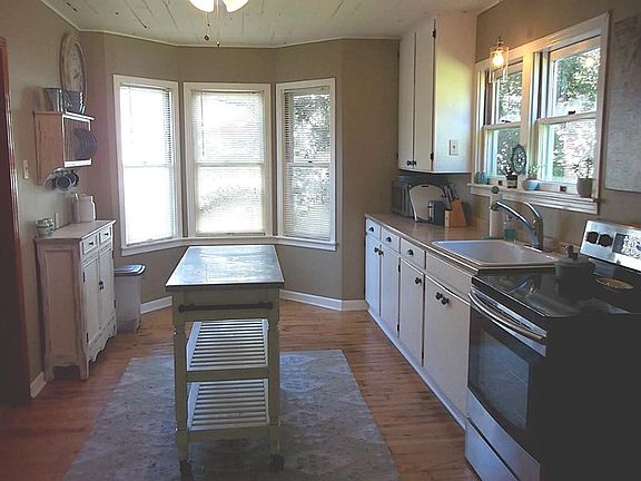 4th image of 106 E Obryant St