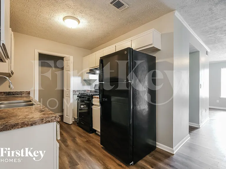 2103 Charles Cudd Ct — Photo 10