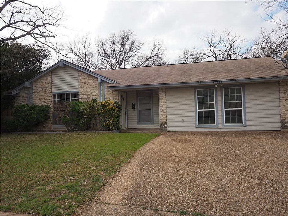 1st image of 10202 Oak Hollow Cir