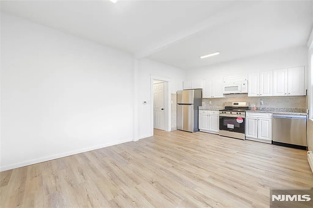 2 bed, 900 sqft, $2,000 — Photo 1