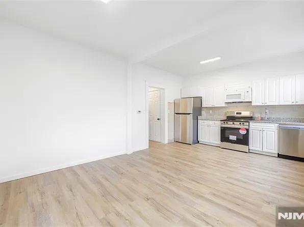 237 Day Ave Floor 2, Cliffside Park, NJ 07010