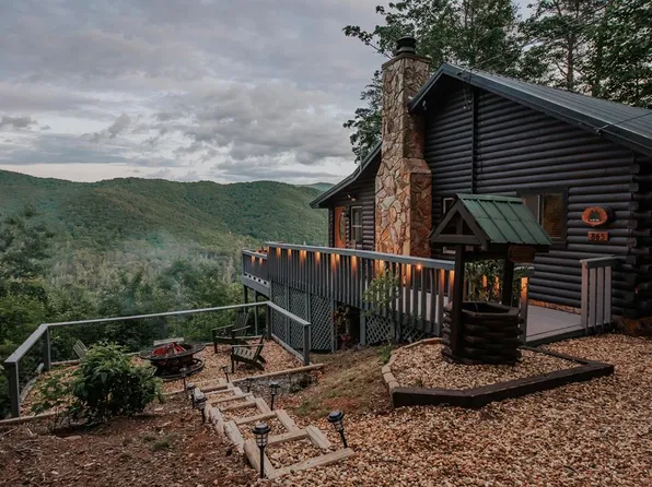 865 N Laurel Ridge Dr, Blue Ridge, GA 30513