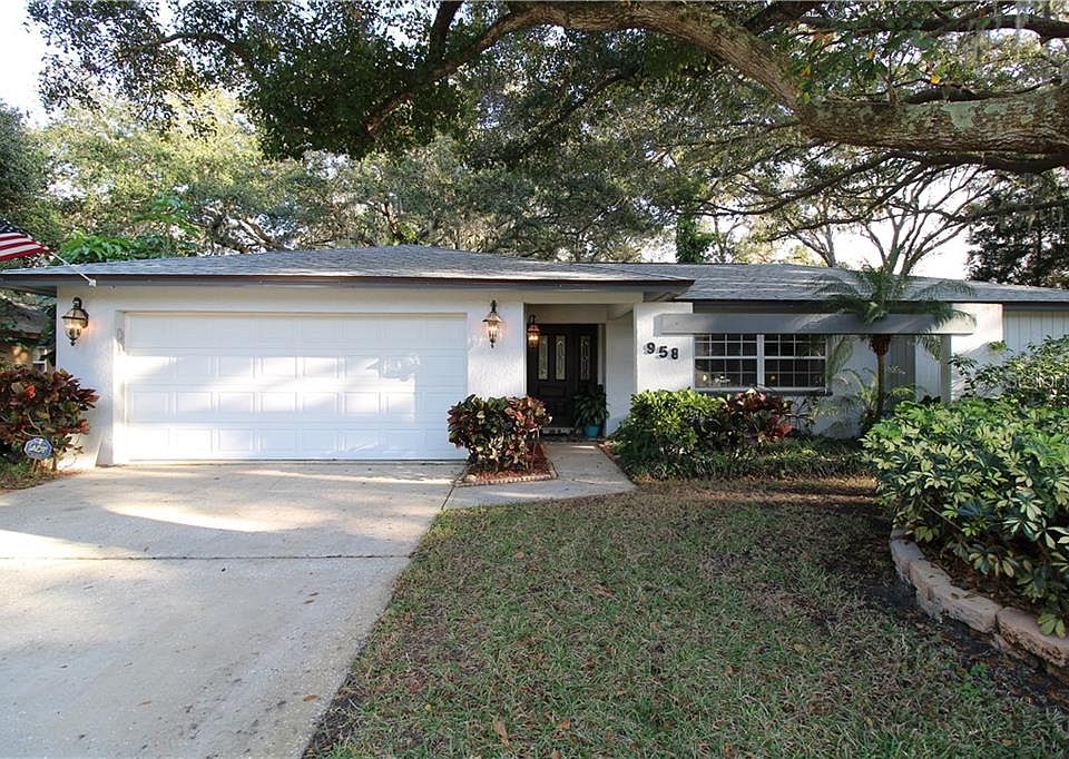 1st image of 958 Woodland Dr