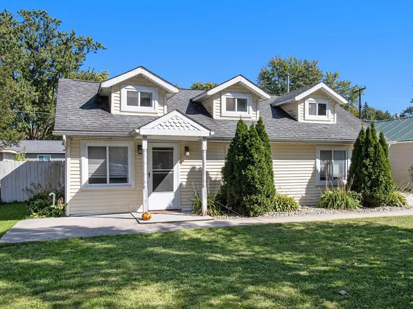 9028 Lincoln Dr, Whitmore Lake, MI 48189