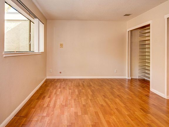 4th image of 300 Locust Dr APT 7