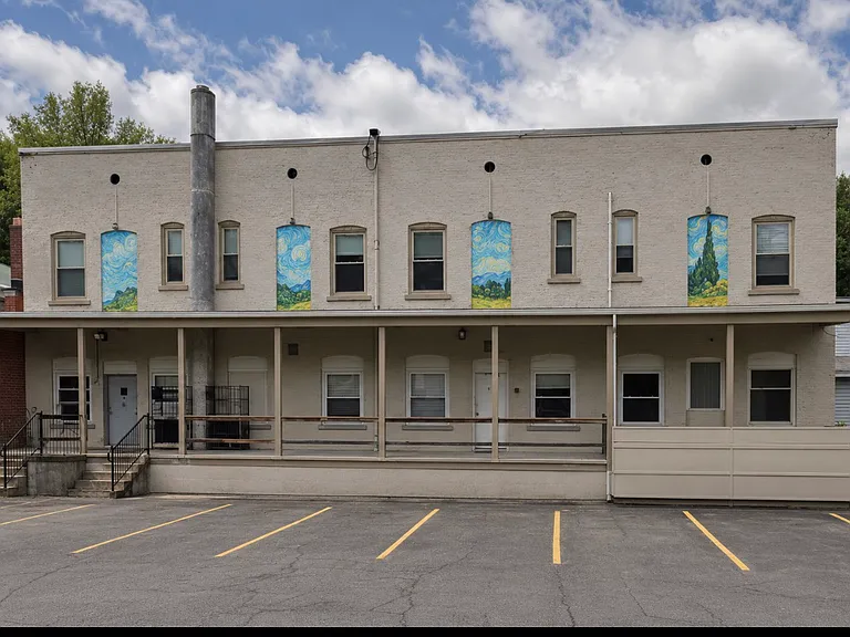 212 Main St #4 — Photo 8