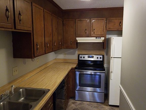 3rd image of 1704 Village Lake Dr