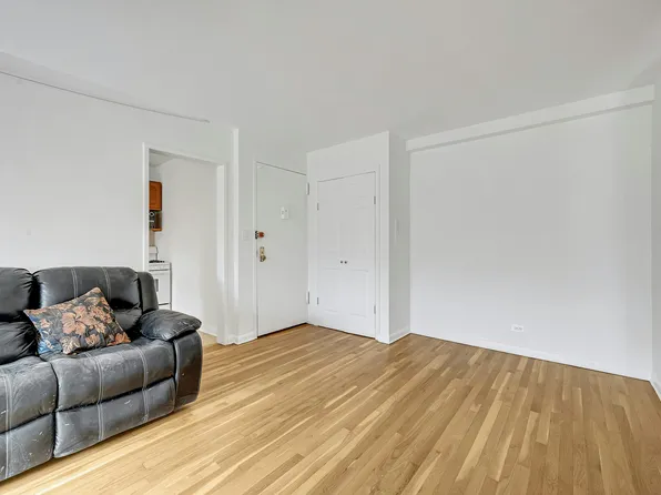 5730 Mosholu Avenue image 4 of 15