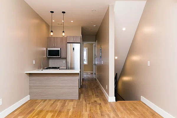 Rented by Nooklyn NYC LLC | media 24