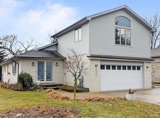 29596 Riverside Bay Ct, Harrison Township, MI 48045