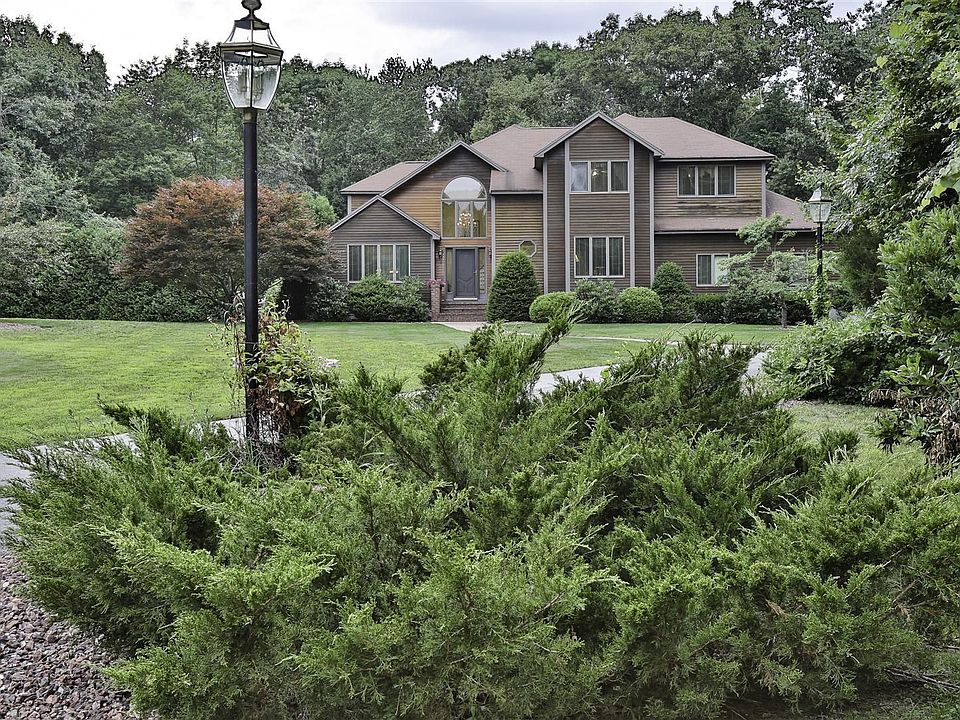 BEAUTIFUL CURB APPEAL