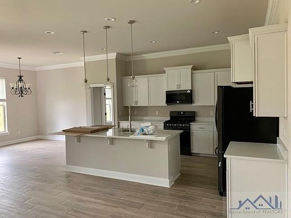 2nd image of 121 Kingswood Ave
