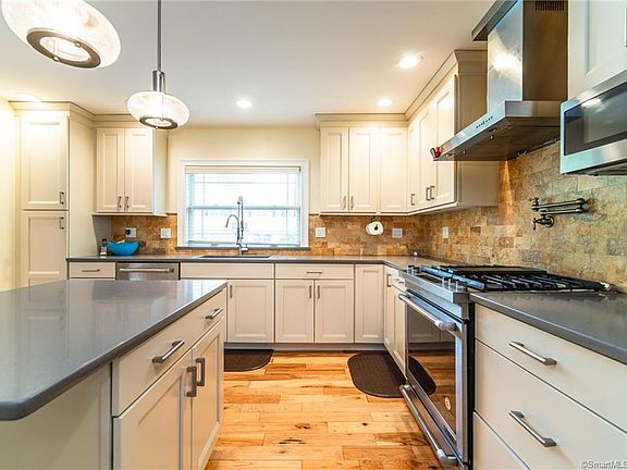 4th image of 83 Benton St