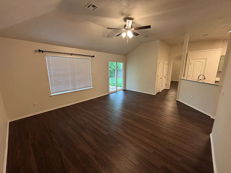 912 Cavecreek St — Photo 2