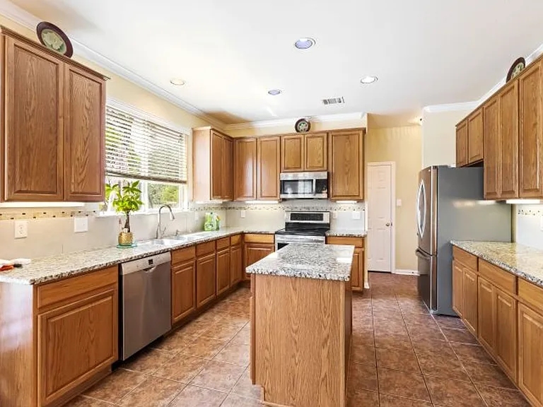 8506 Raton Way — Photo 11