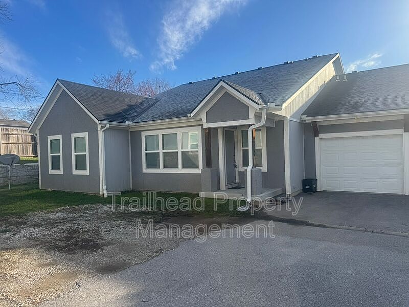 1st image of 603B S Hillcrest St
