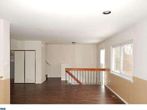 3rd image of 9328 Jamison Ave #B